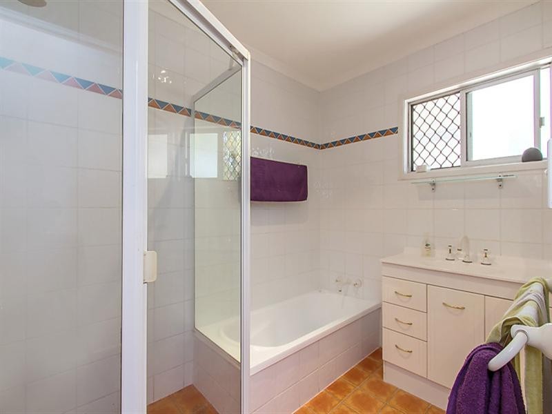 18 Edward Street, Labrador QLD 4215