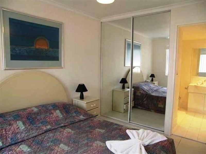 1 Cronin Avenue, Main Beach QLD 4217