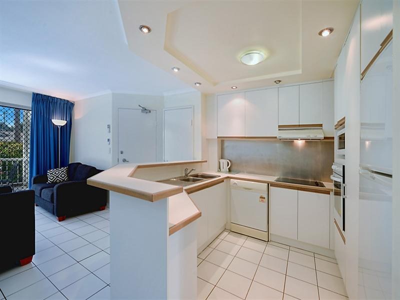 1 Cronin Avenue, Main Beach QLD 4217