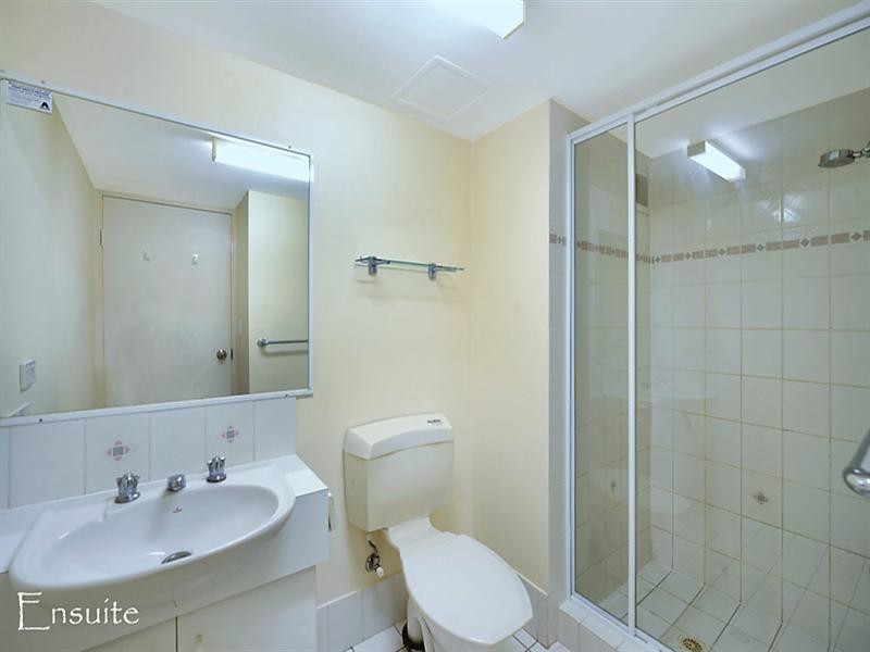 1 Cronin Avenue, Main Beach QLD 4217