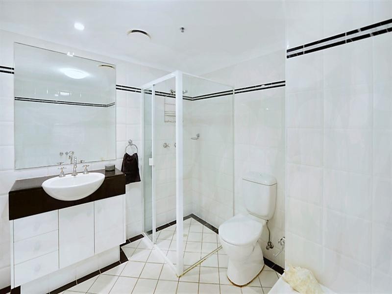 57 ‘Oscar On Main’ 1 Hughes Avenue, Main Beach QLD 4217