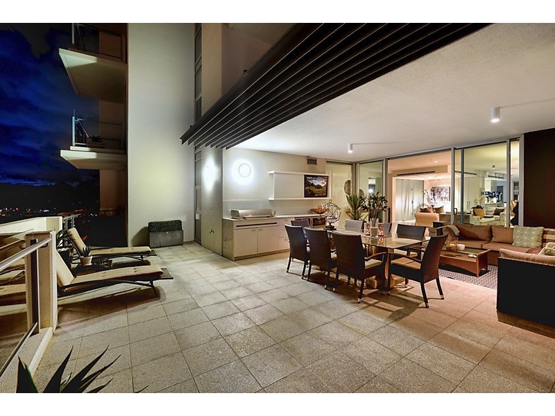 26 Breaker Street, Main Beach QLD 4217