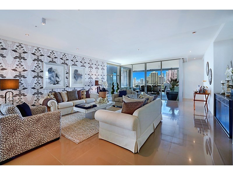 26 Breaker Street, Main Beach QLD 4217