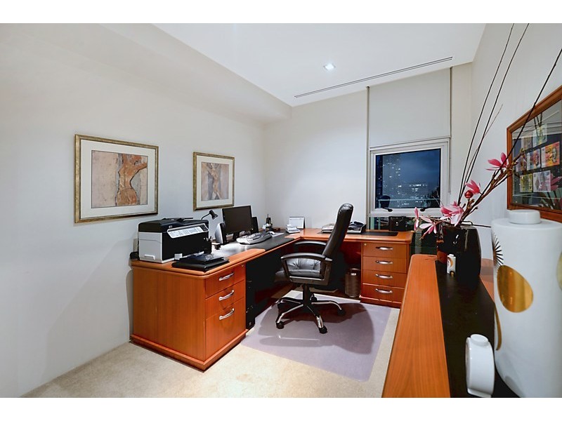 26 Breaker Street, Main Beach QLD 4217