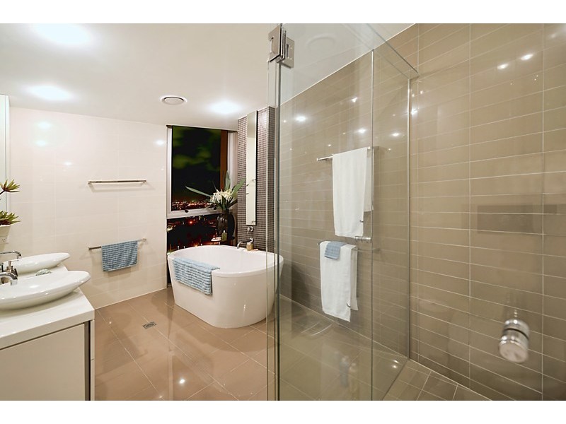 26 Breaker Street, Main Beach QLD 4217