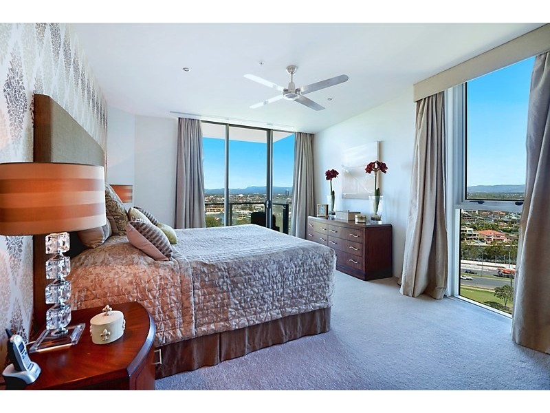 26 Breaker Street, Main Beach QLD 4217