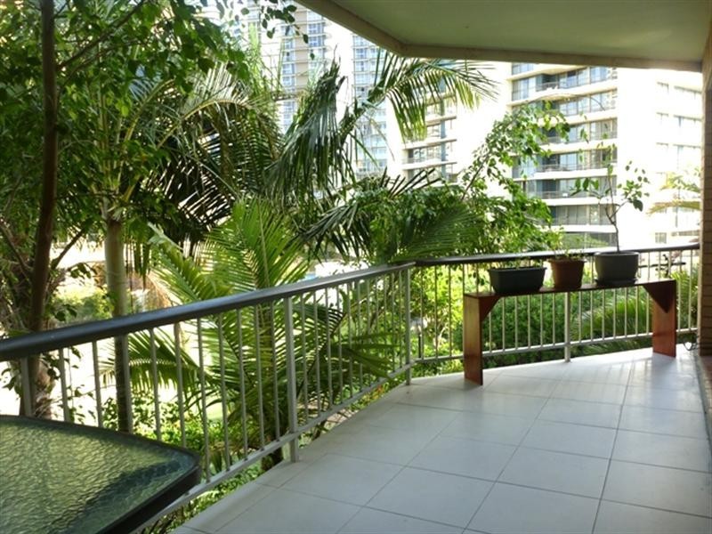 5 Pacific Street, Main Beach QLD 4217