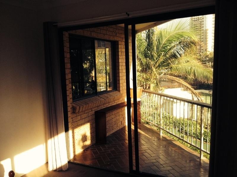 5 Pacific Street, Main Beach QLD 4217