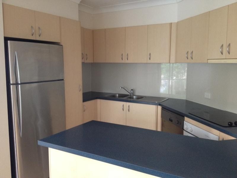 5 Pacific Street, Main Beach QLD 4217