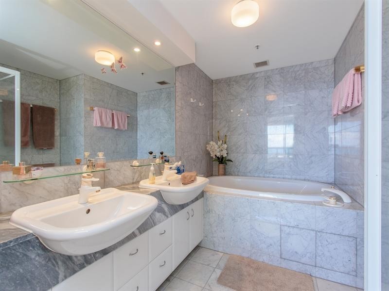 B19-4 ‘Rivage Royale’ 75 Brighton Parade, Southport QLD 4215