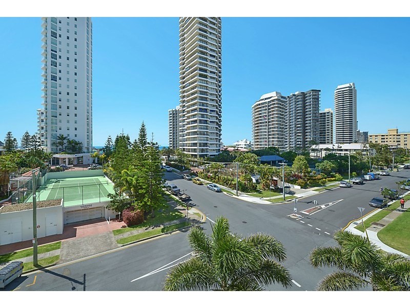 46 Pacific Street, Main Beach QLD 4217