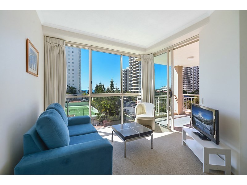 46 Pacific Street, Main Beach QLD 4217