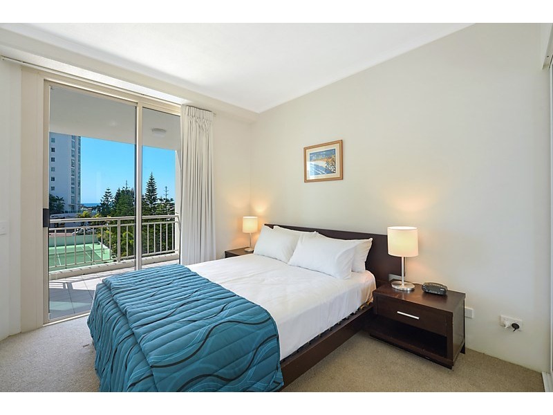 46 Pacific Street, Main Beach QLD 4217