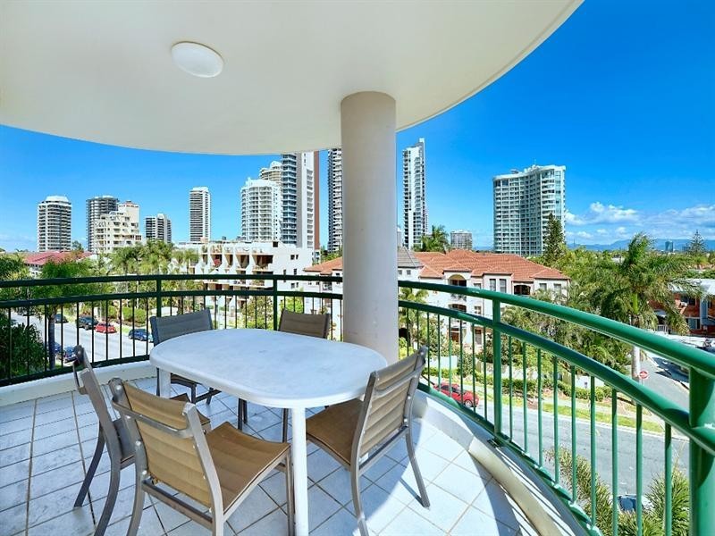 29 Woodroffe Avenue, Main Beach QLD 4217