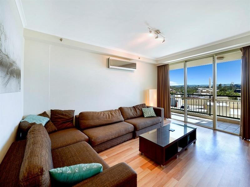 29 Woodroffe Avenue, Main Beach QLD 4217