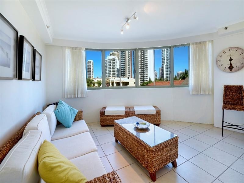 29 Woodroffe Avenue, Main Beach QLD 4217