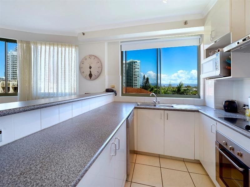 29 Woodroffe Avenue, Main Beach QLD 4217