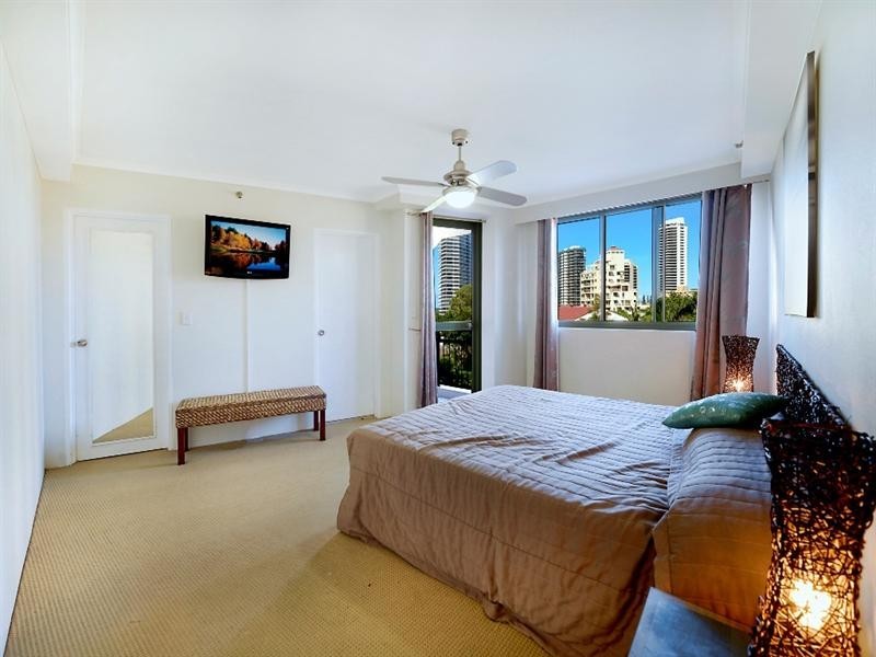 29 Woodroffe Avenue, Main Beach QLD 4217