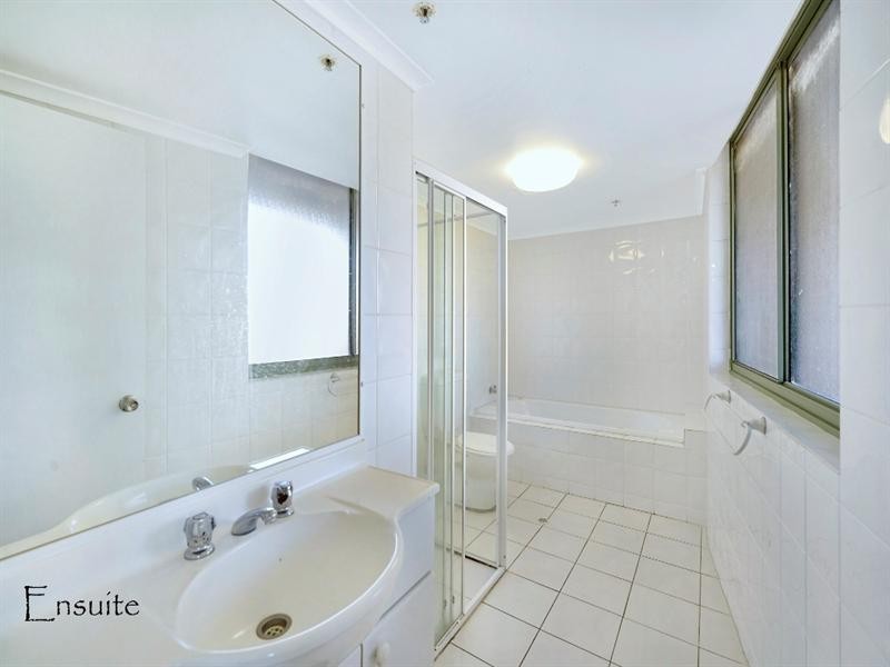 29 Woodroffe Avenue, Main Beach QLD 4217