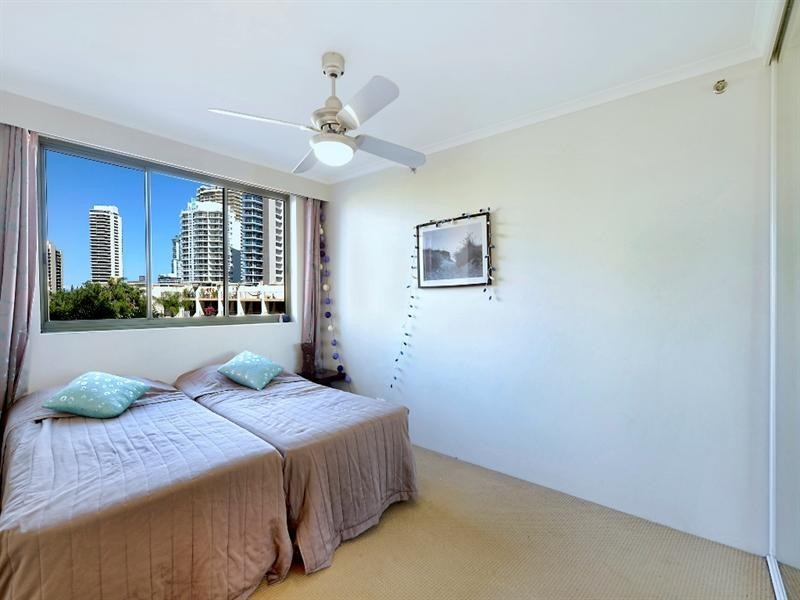 29 Woodroffe Avenue, Main Beach QLD 4217