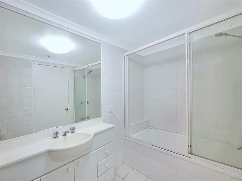 29 Woodroffe Avenue, Main Beach QLD 4217