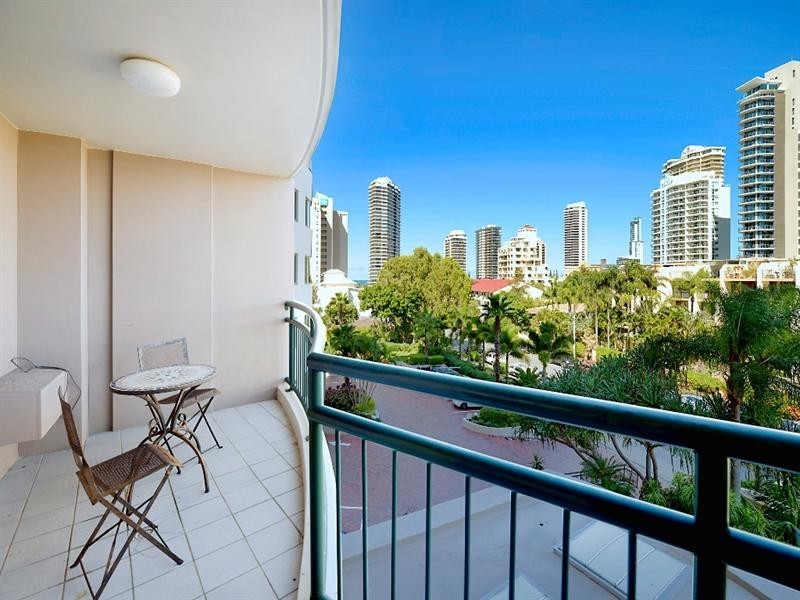 29 Woodroffe Avenue, Main Beach QLD 4217