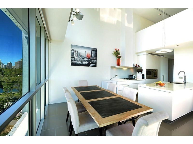 26 Breaker Street, Main Beach QLD 4217