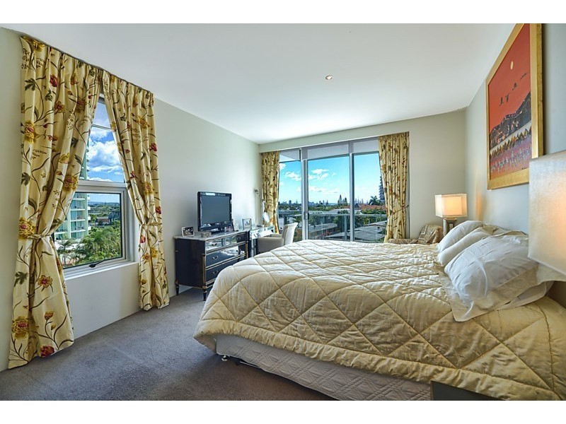 26 Breaker Street, Main Beach QLD 4217