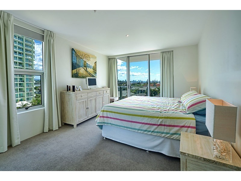 26 Breaker Street, Main Beach QLD 4217