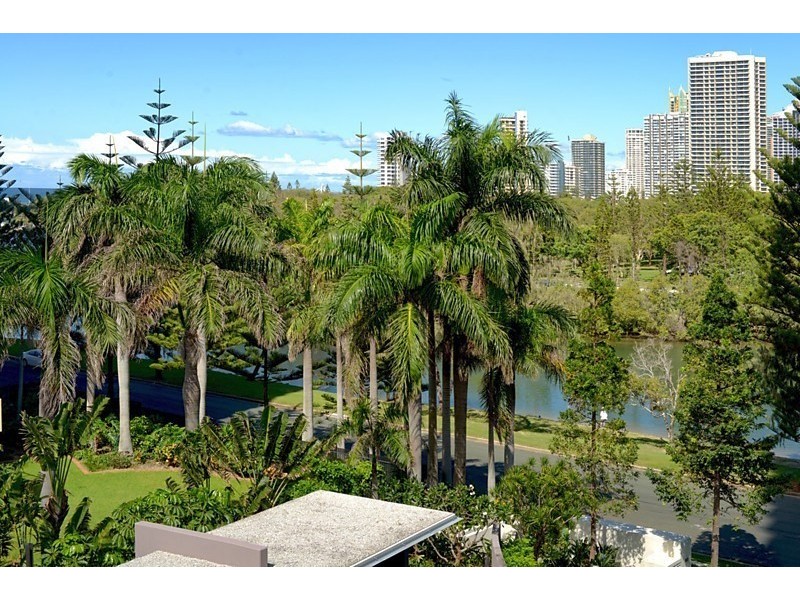 26 Breaker Street, Main Beach QLD 4217