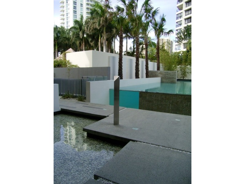 26 Breaker Street, Main Beach QLD 4217