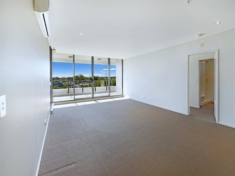 4 Como Crescent, Southport QLD 4215