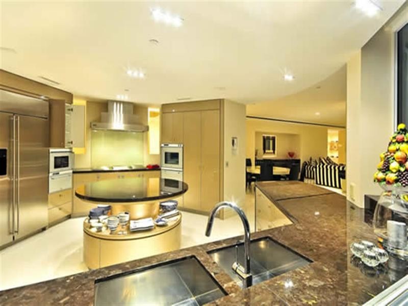 59 Pacific Street, Main Beach QLD 4217