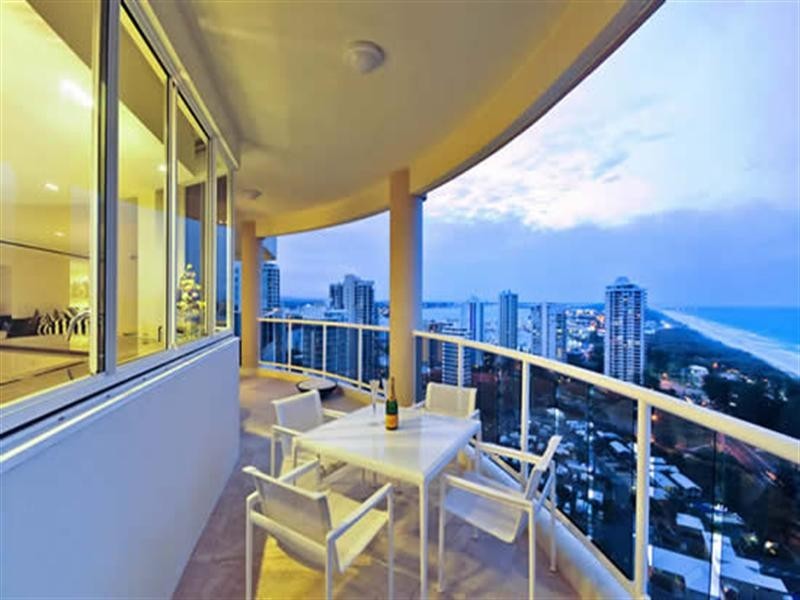 59 Pacific Street, Main Beach QLD 4217