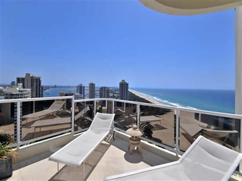 59 Pacific Street, Main Beach QLD 4217