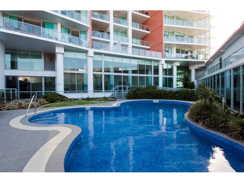 1 Como Crescent, Southport QLD 4215