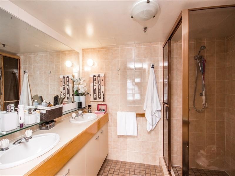 29 ‘Spinnaker’  3554 Main Beach Parade, Main Beach QLD 4217