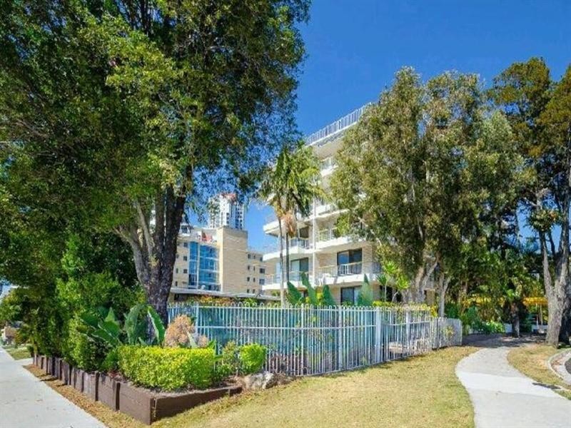65 Bauer Street, Southport QLD 4215