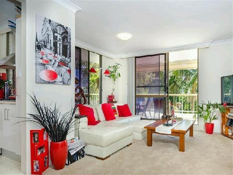 65 Bauer Street, Southport QLD 4215