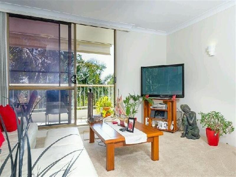 65 Bauer Street, Southport QLD 4215