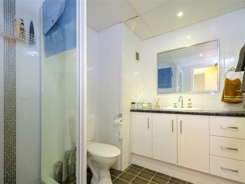 65 Bauer Street, Southport QLD 4215