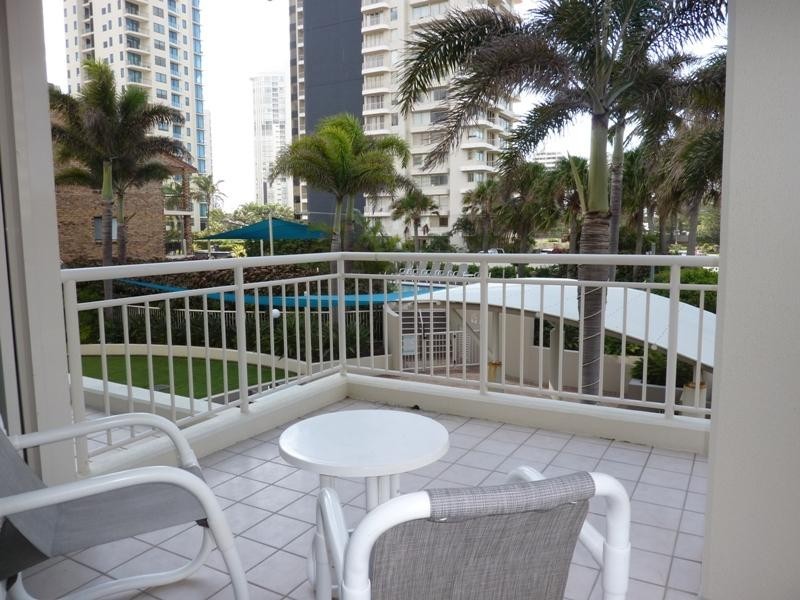 46 Pacific Street, Main Beach QLD 4217