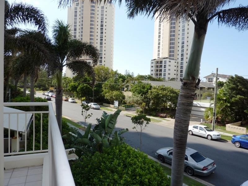 46 Pacific Street, Main Beach QLD 4217