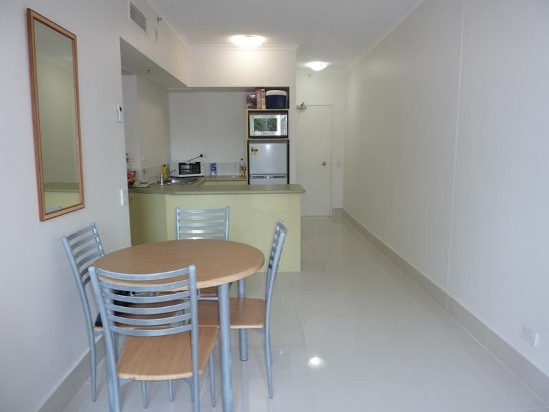 46 Pacific Street, Main Beach QLD 4217