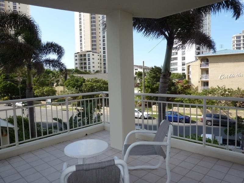 46 Pacific Street, Main Beach QLD 4217