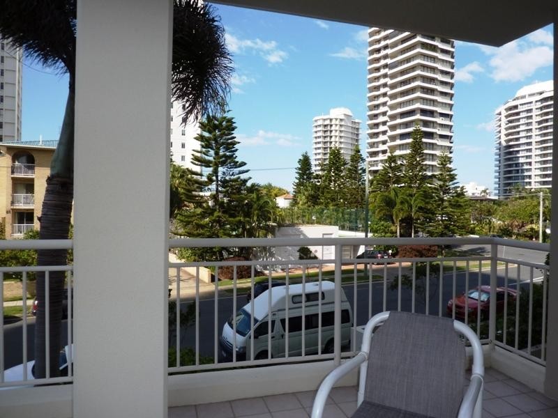 46 Pacific Street, Main Beach QLD 4217