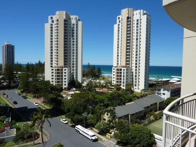 46 Pacific Street, Main Beach QLD 4217