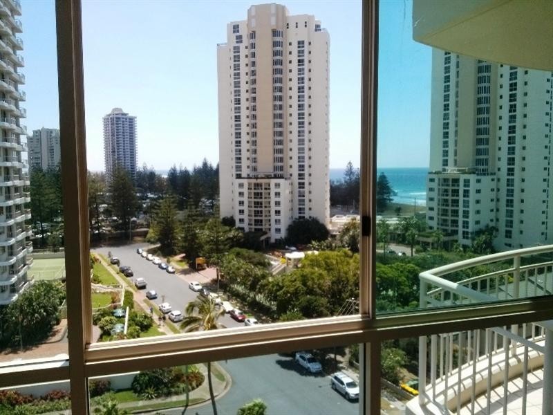 46 Pacific Street, Main Beach QLD 4217