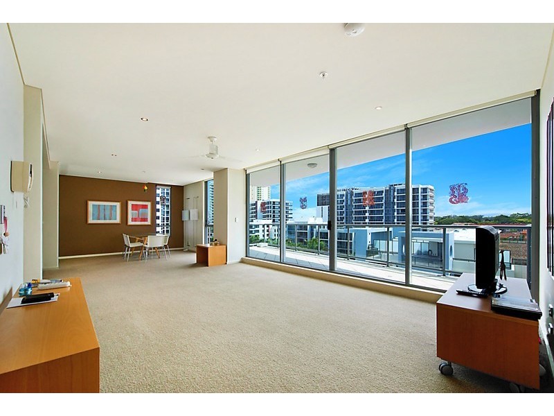 1 Como Crescent, Southport QLD 4215