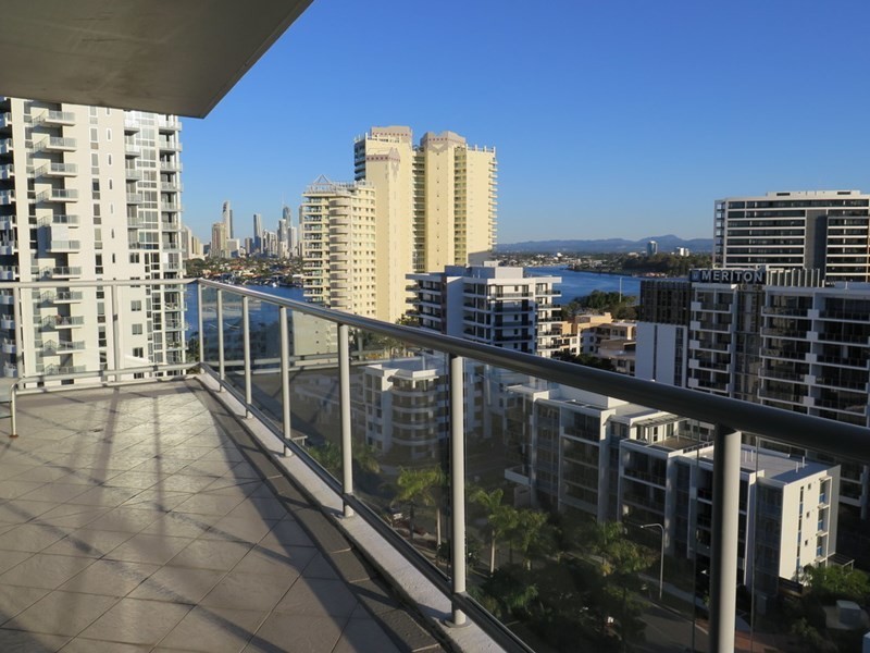 1 Como Crescent, Southport QLD 4215